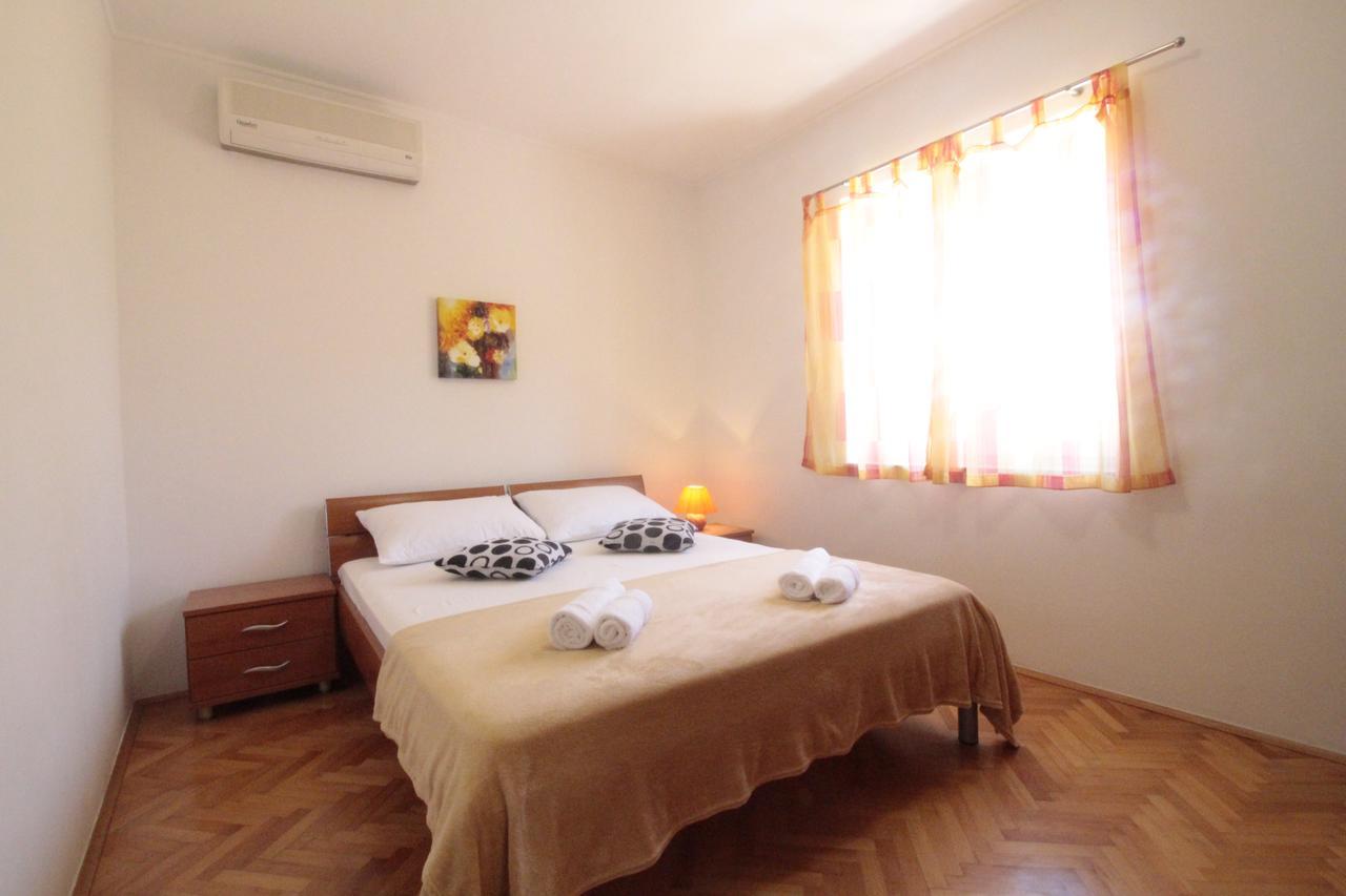 Studios & Rooms Fiesta โนวาลยา ภายนอก รูปภาพ